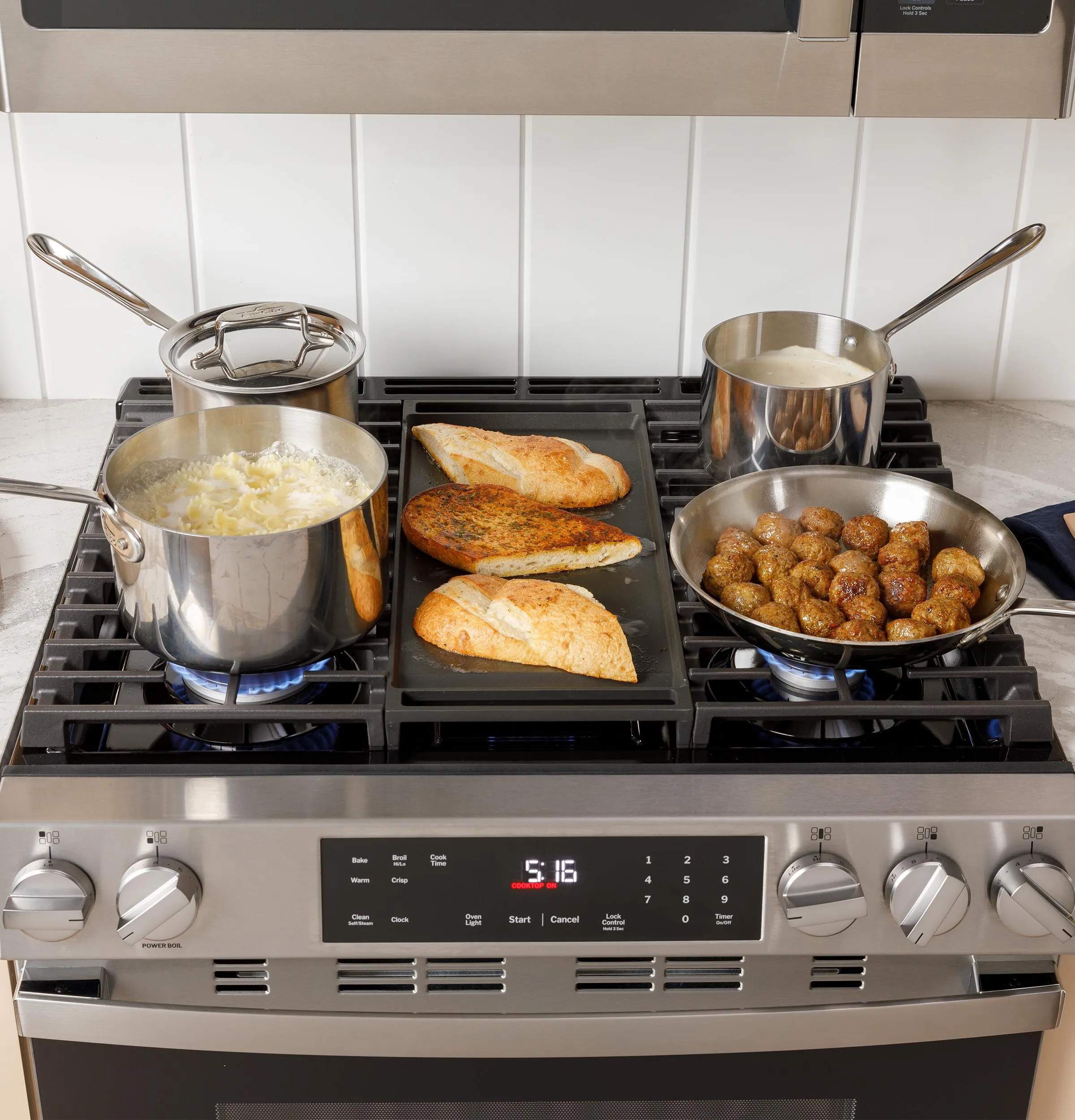 GGF500PVBB GE® 30" Free-Standing Gas Range with Crisp Mode